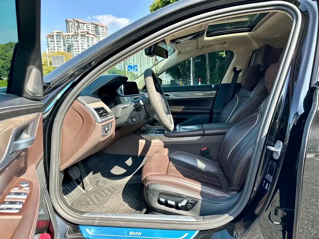 BMW 7 Series — миниатюра 8
