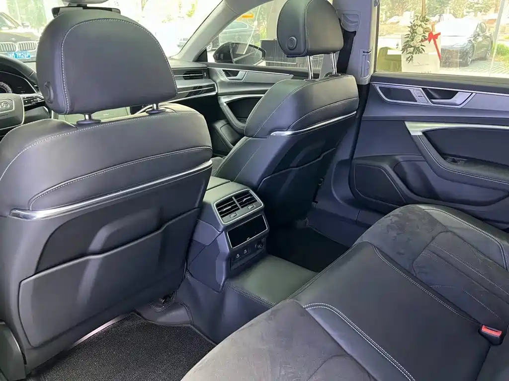 Audi A7L — миниатюра 6