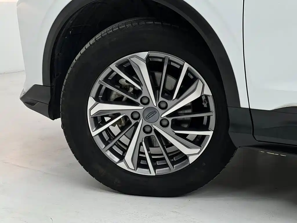 Geely Binyue — миниатюра 13