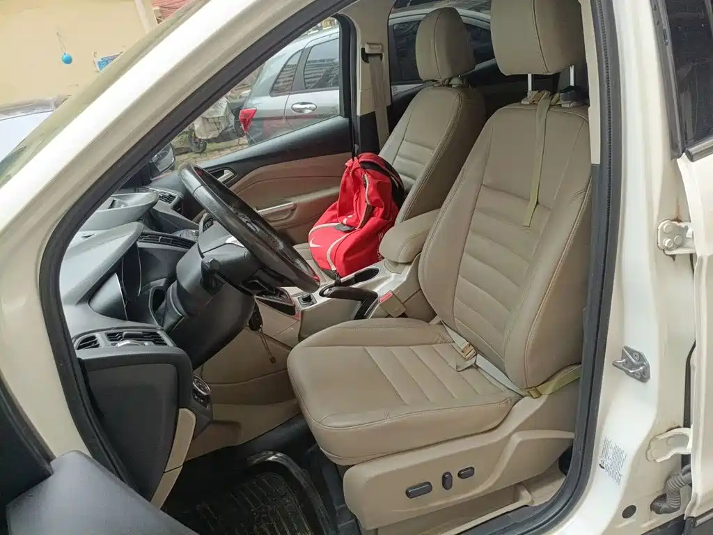 Ford Kuga — миниатюра 16