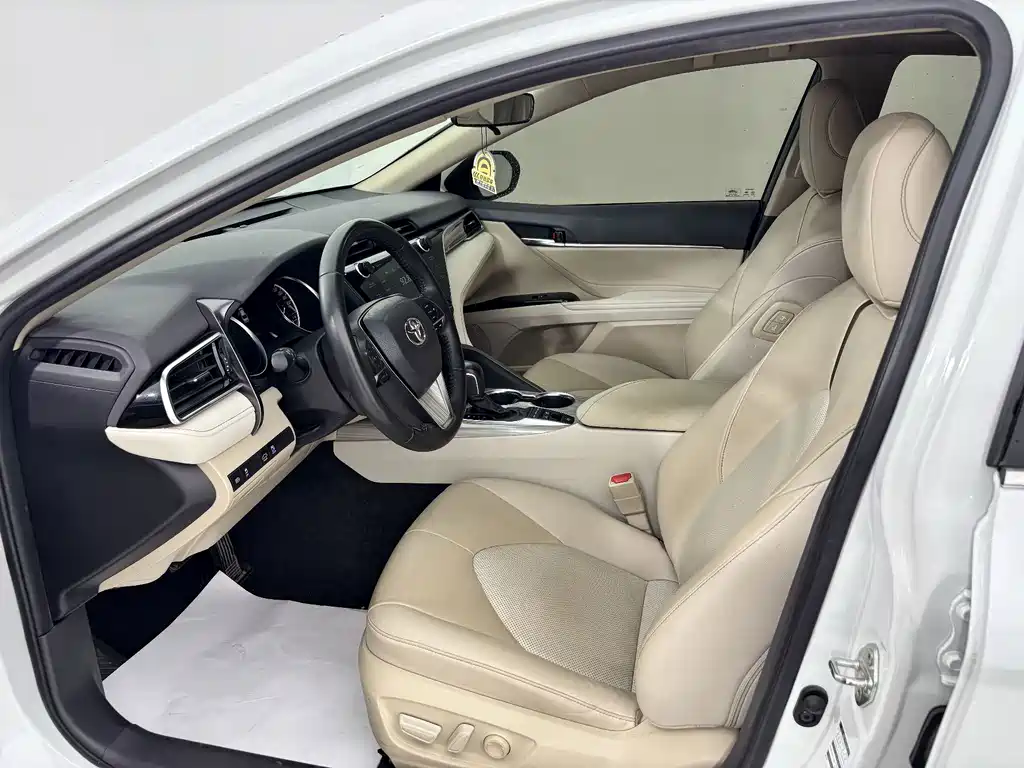 Toyota Camry — миниатюра 3