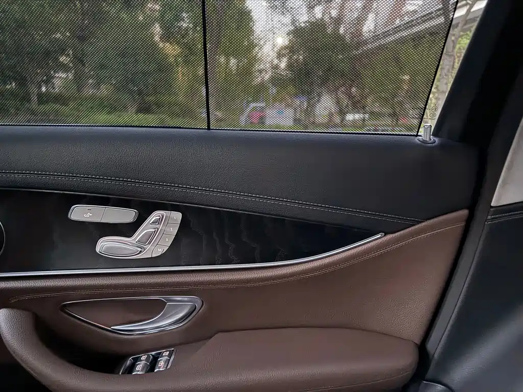 Mercedes-Benz E-Class — миниатюра 11