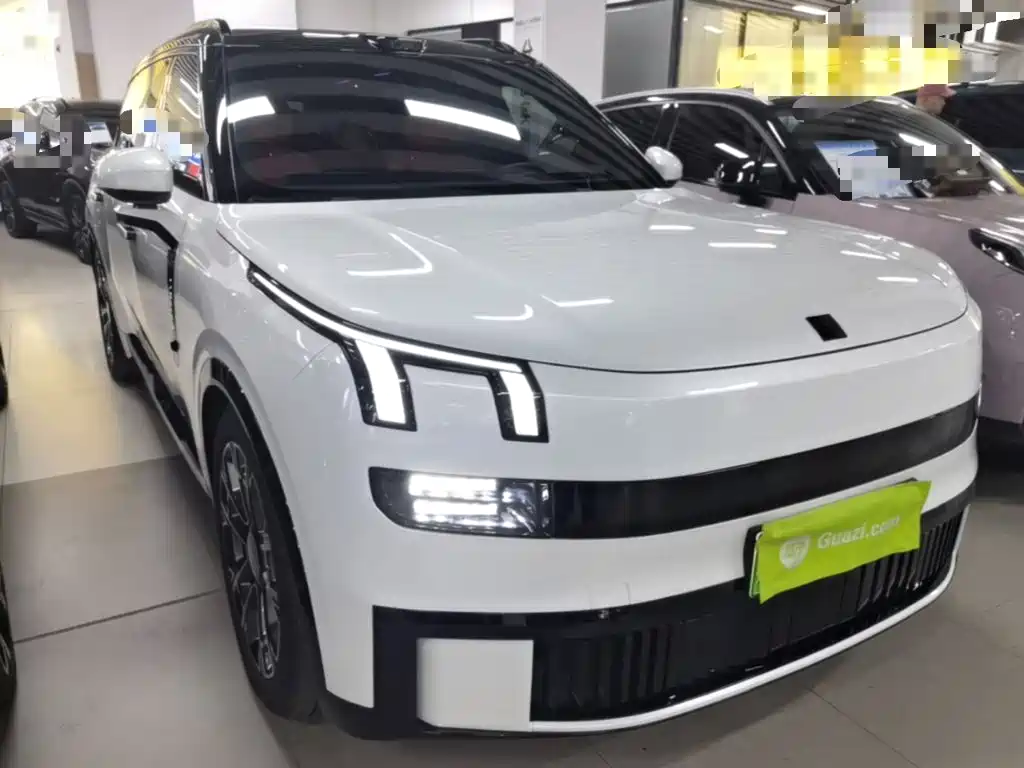 Lynk & Co 900 — миниатюра 4