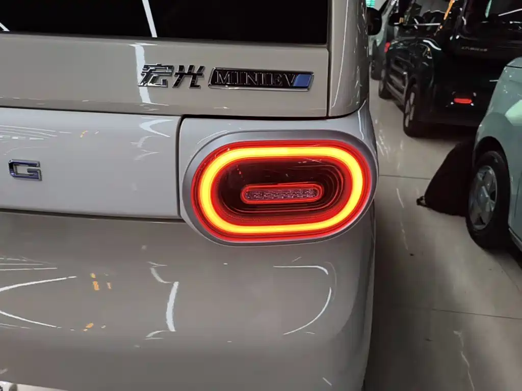 Wuling MINIEV — миниатюра 8