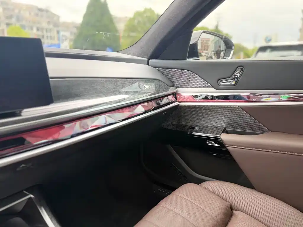 BMW 7 Series — миниатюра 7
