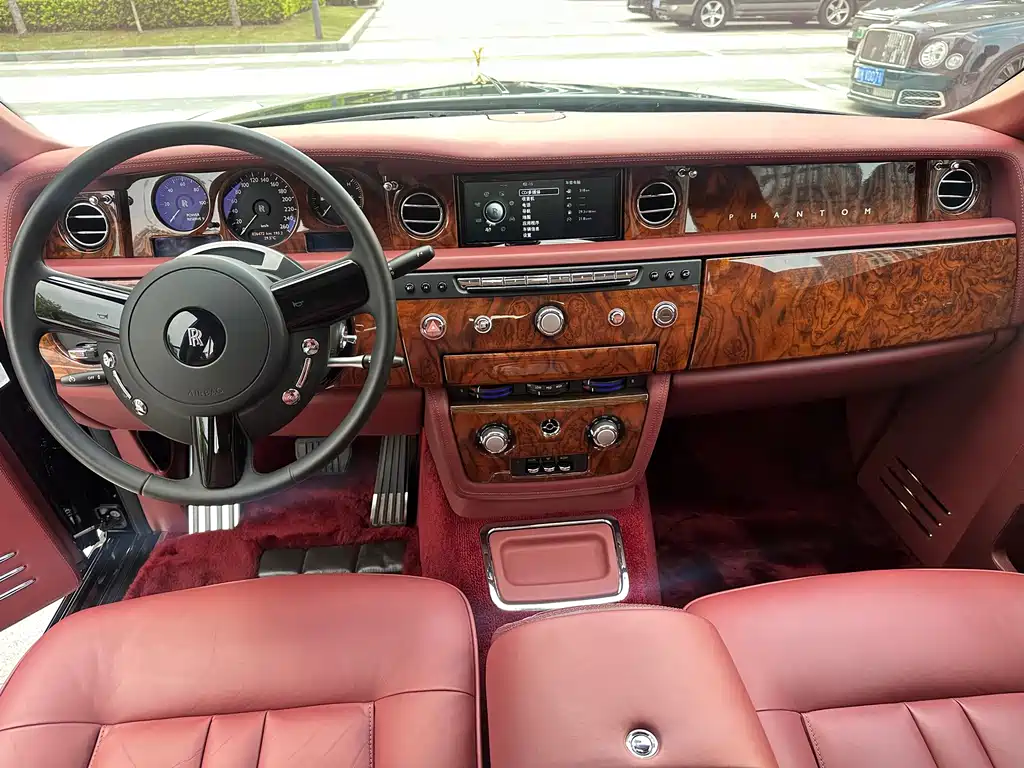Rolls-Royce Phantom — миниатюра 17
