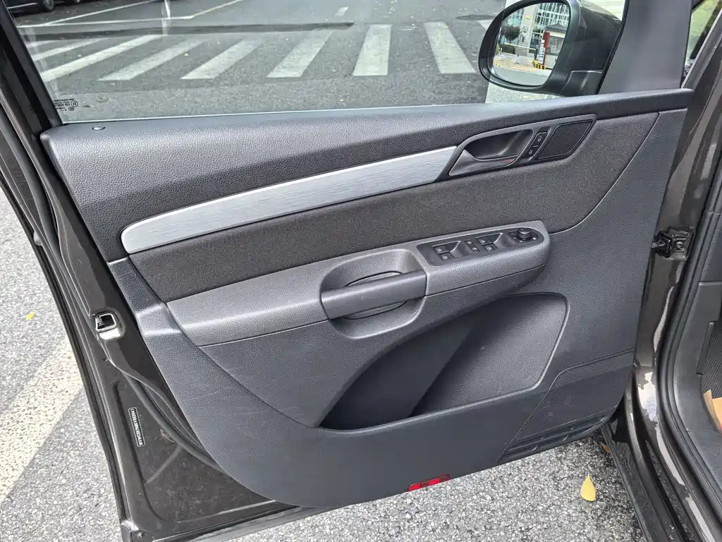 Volkswagen Sharan — миниатюра 25