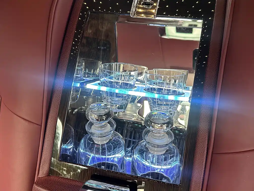 Rolls-Royce Phantom — миниатюра 8