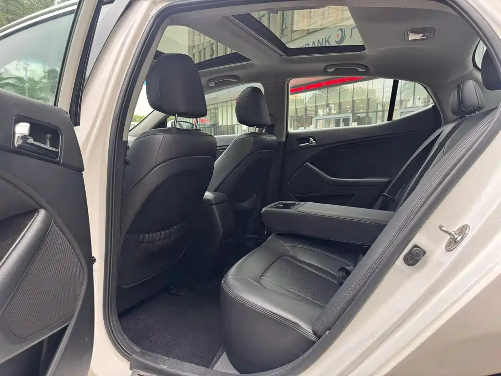 Kia K5 — миниатюра 7
