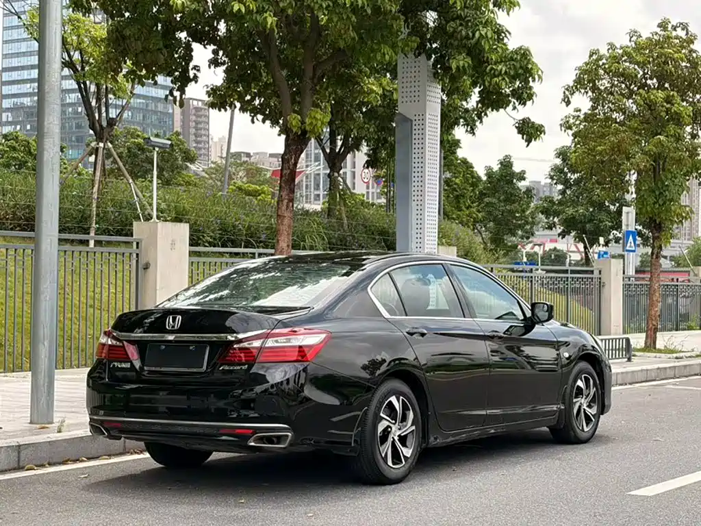Honda Accord — миниатюра 6