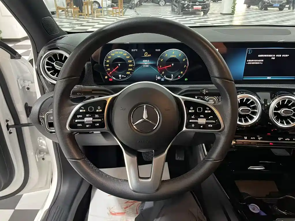 Mercedes-Benz A-Class — миниатюра 14