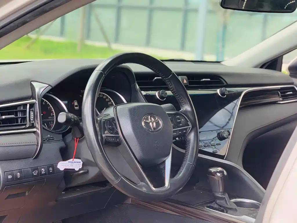 Toyota Camry — миниатюра 11