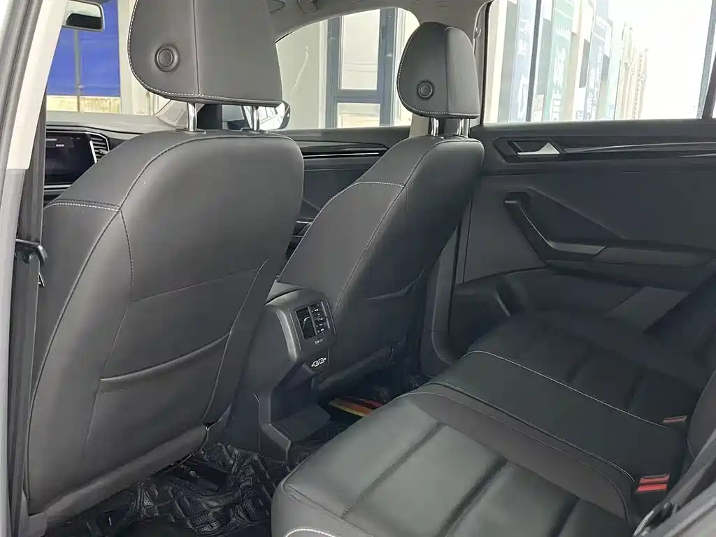 Volkswagen T-Roc — миниатюра 5