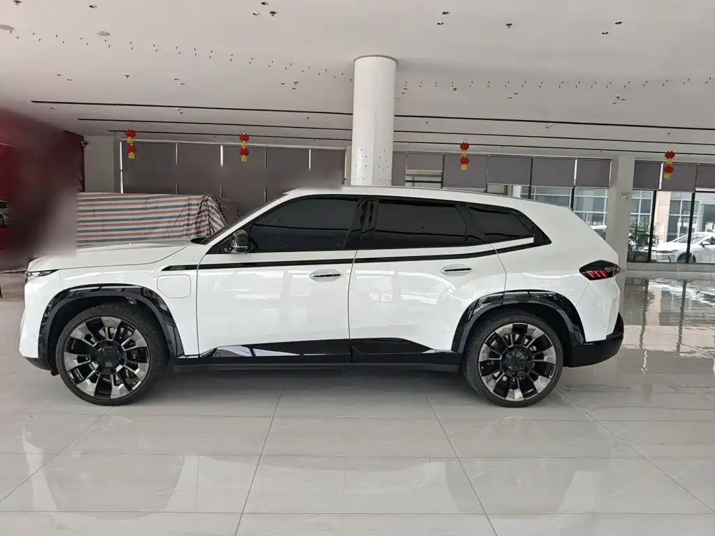 BMW XM — миниатюра 13