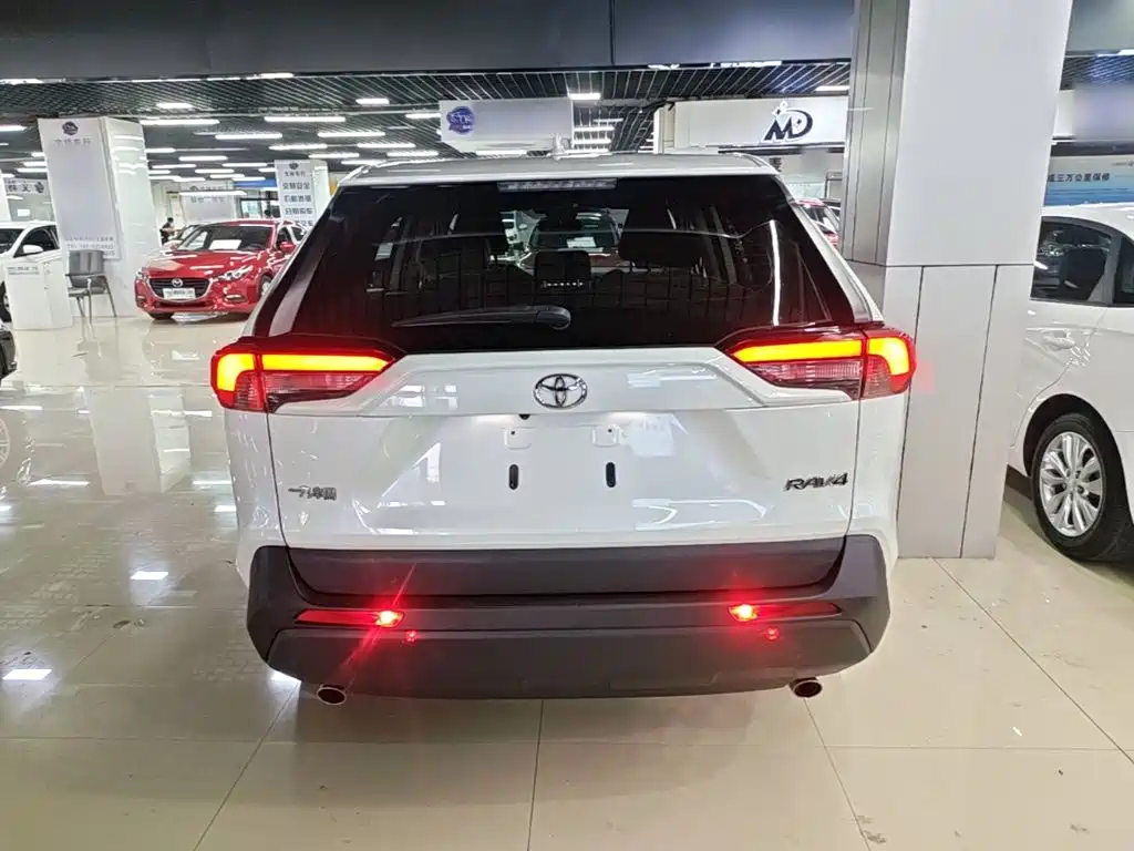 Toyota RAV4 — миниатюра 6