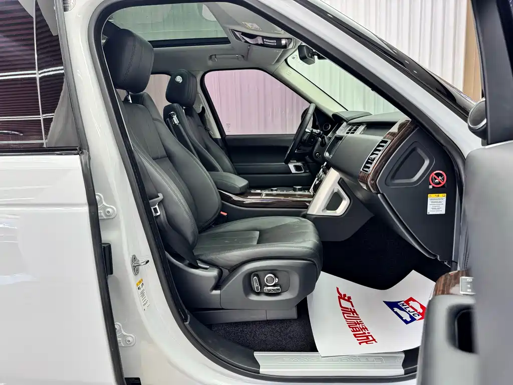 Land Rover Range Rover — миниатюра 17