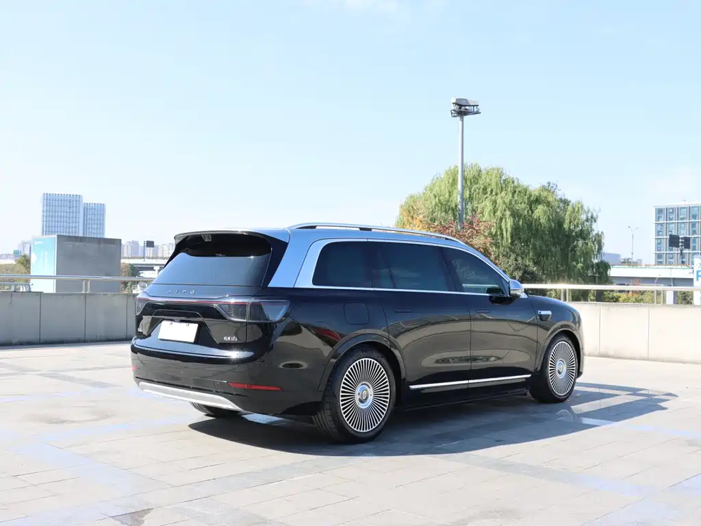 AITO ASK THE WORLD M9