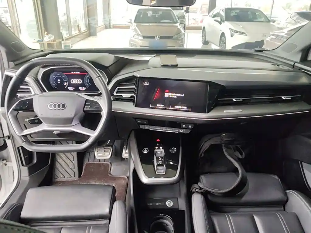 Audi Q4 e-tron — миниатюра 10