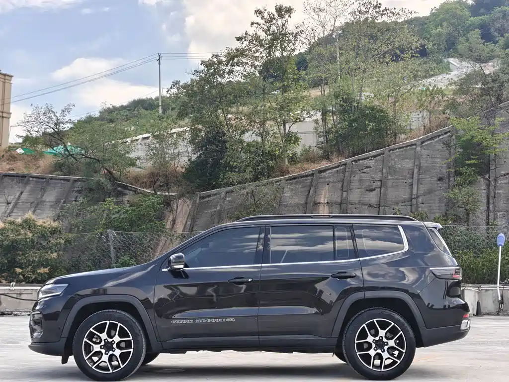 Jeep Grand Commander — миниатюра 8