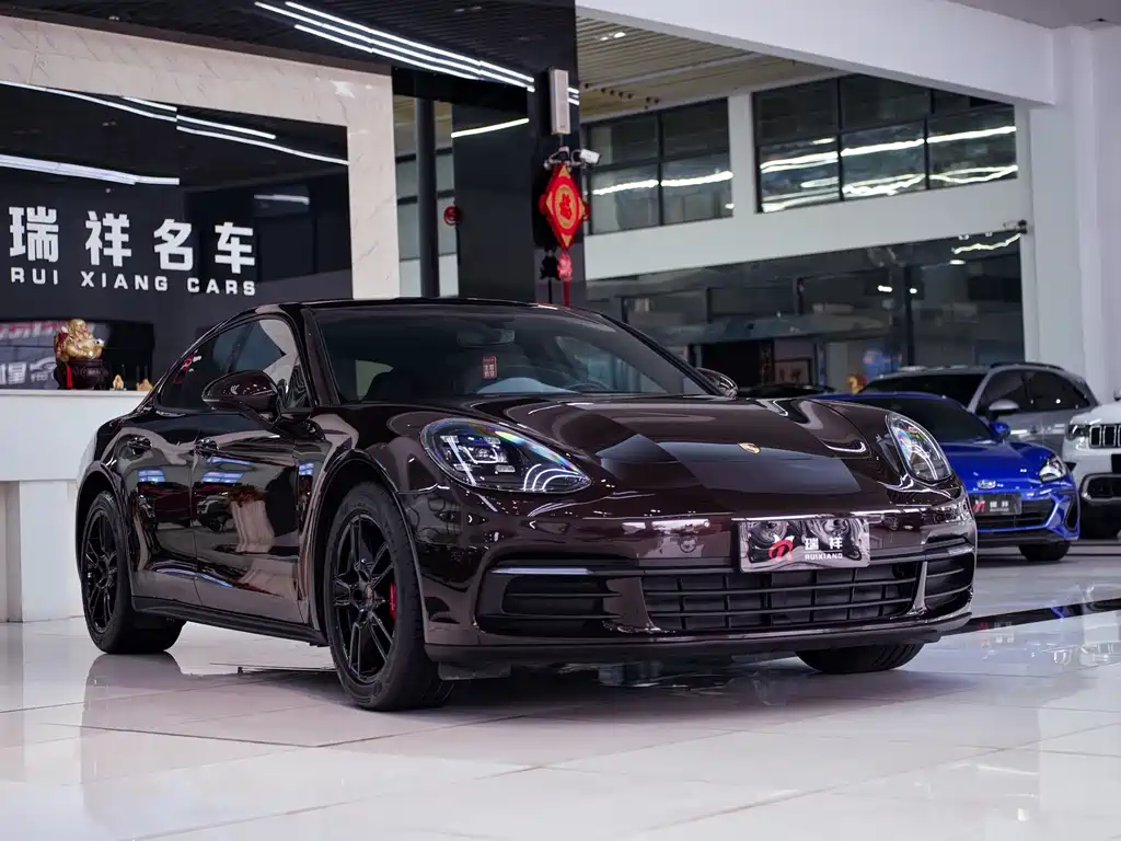 PORSCHE PANAMERA