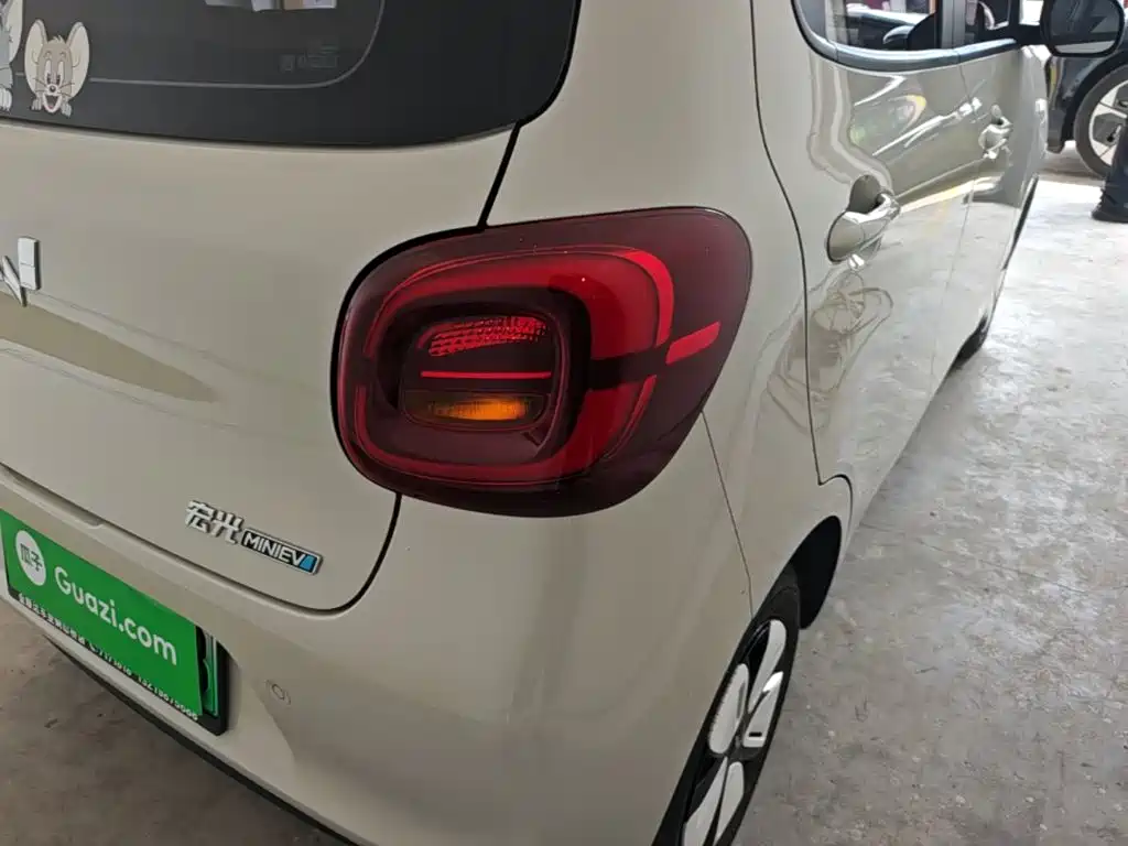 Wuling MINIEV — миниатюра 8