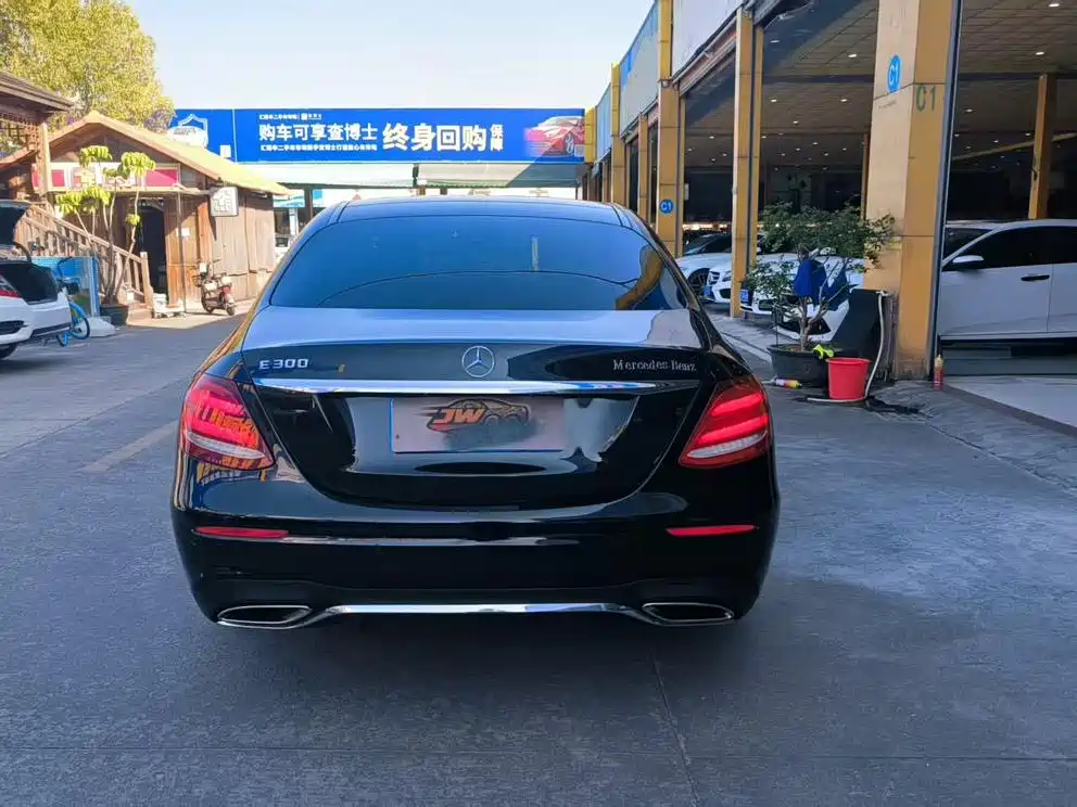 MERCEDES-BENZ E CLASS