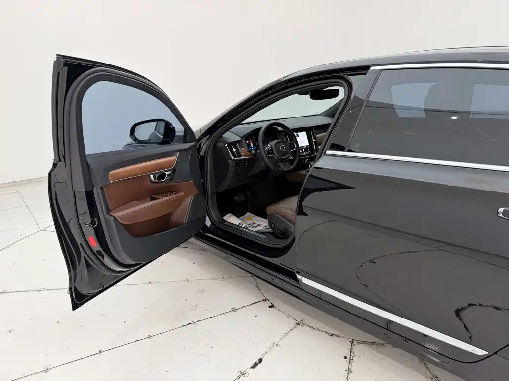 Volvo S90 PHEV — миниатюра 21