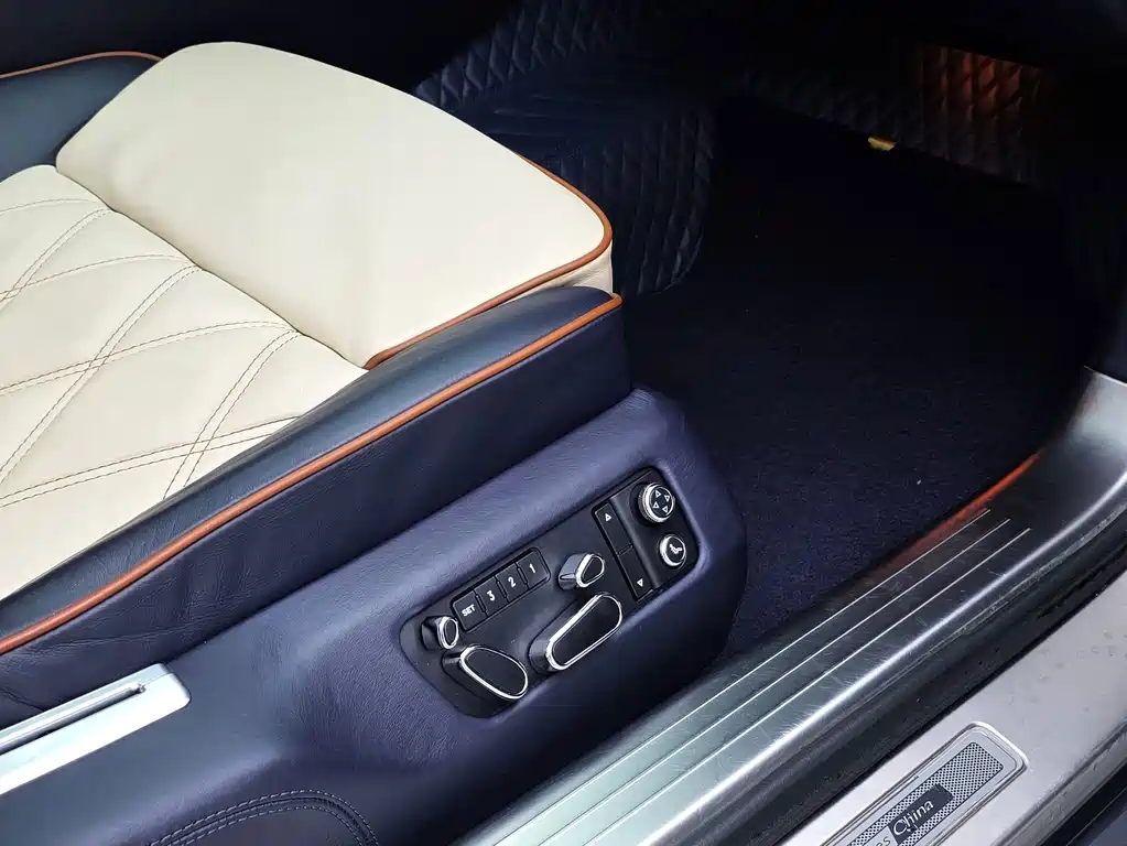 Bentley Flying Spur — миниатюра 17
