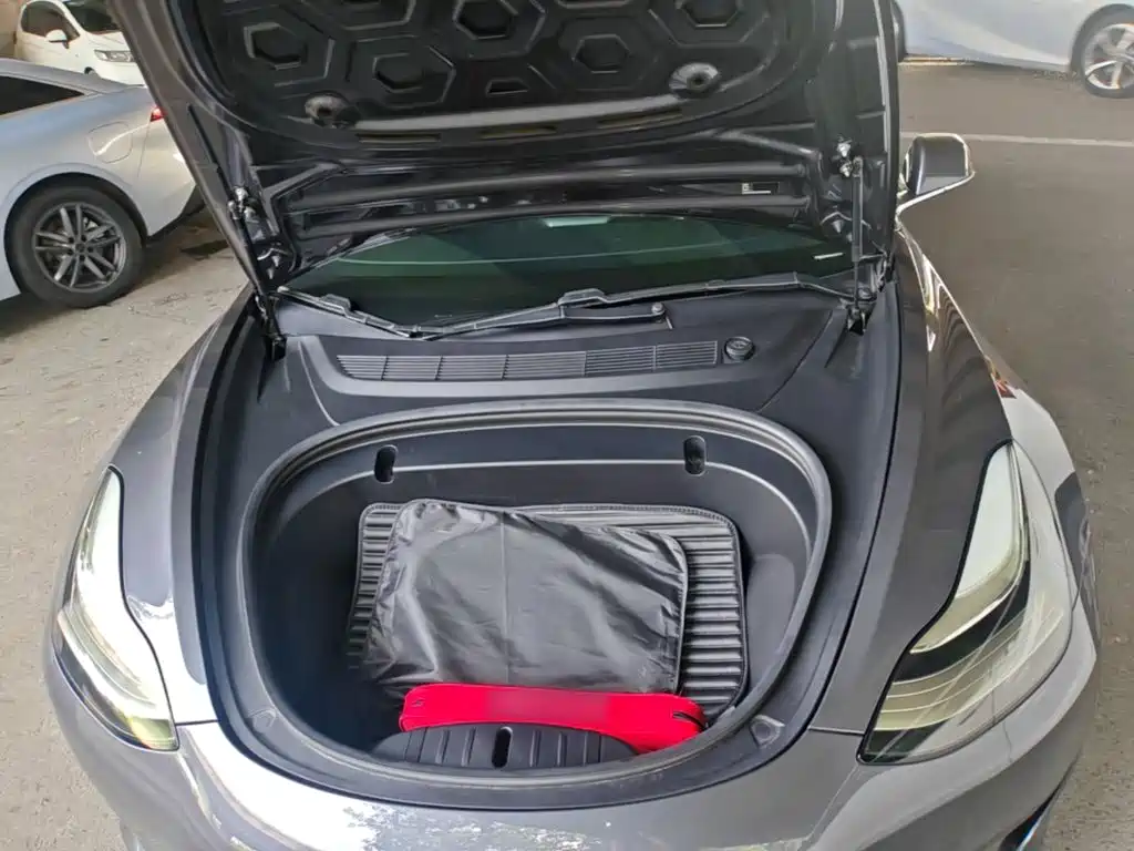 Tesla Model 3 — миниатюра 20