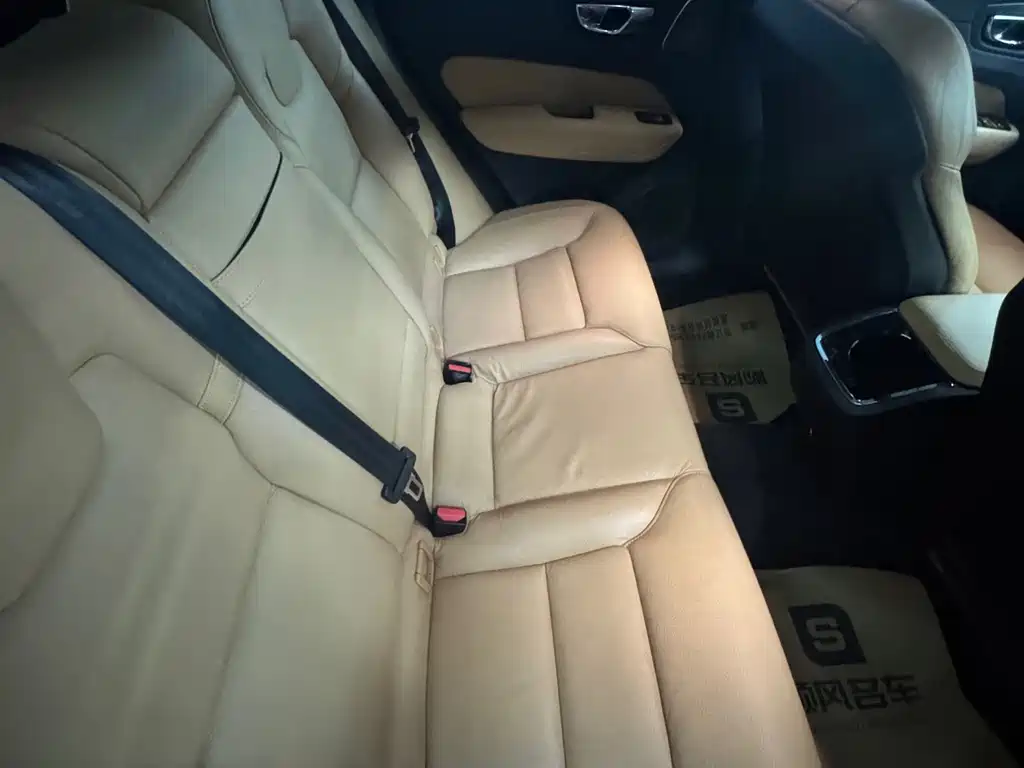 Volvo XC60 — миниатюра 11