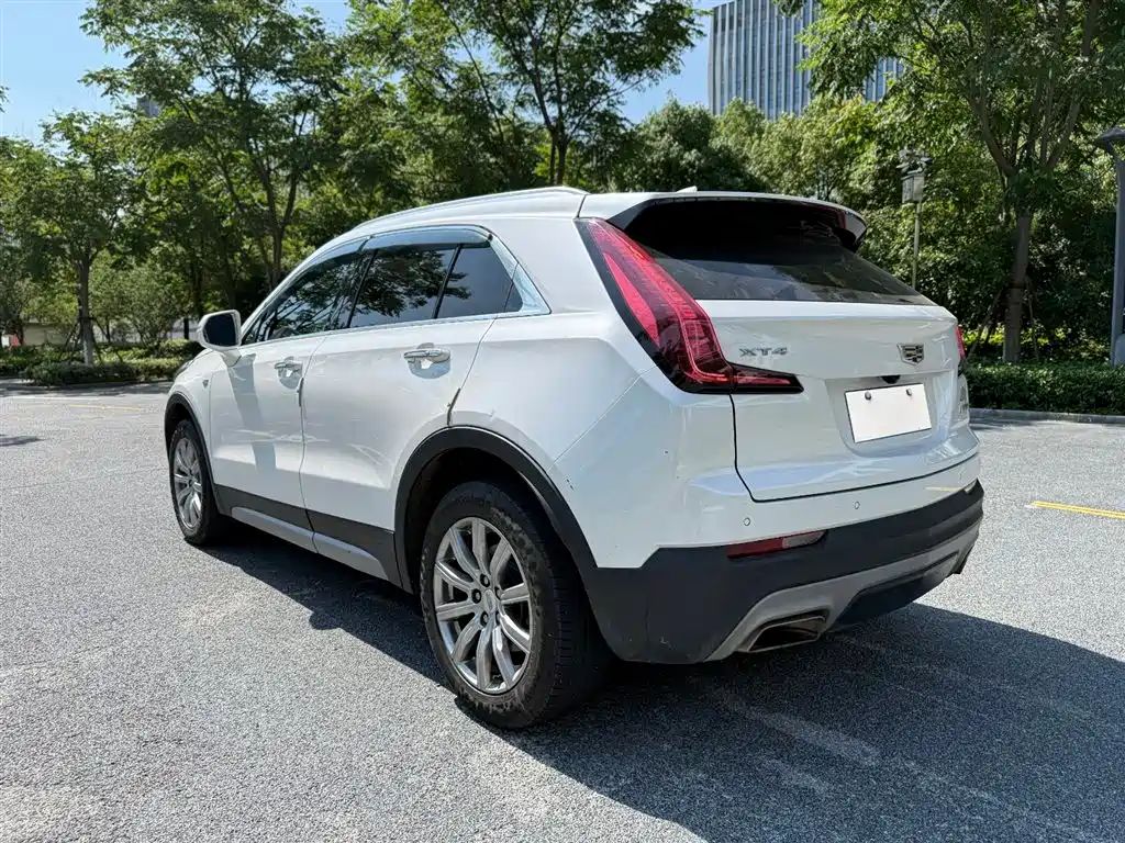 CADILLAC XT4