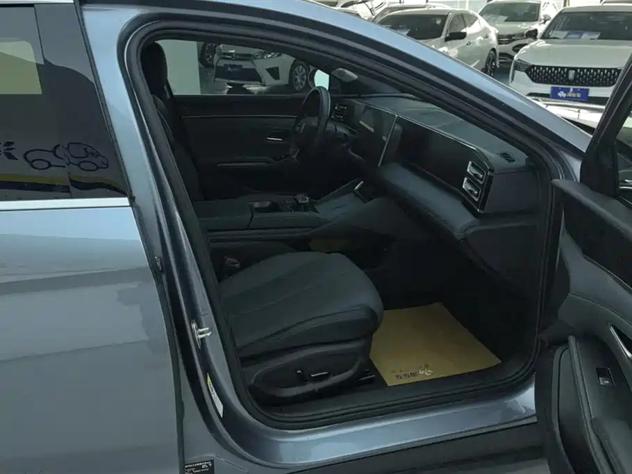 BYD Qin L L 2025 DM-i Smart Drive 120KM