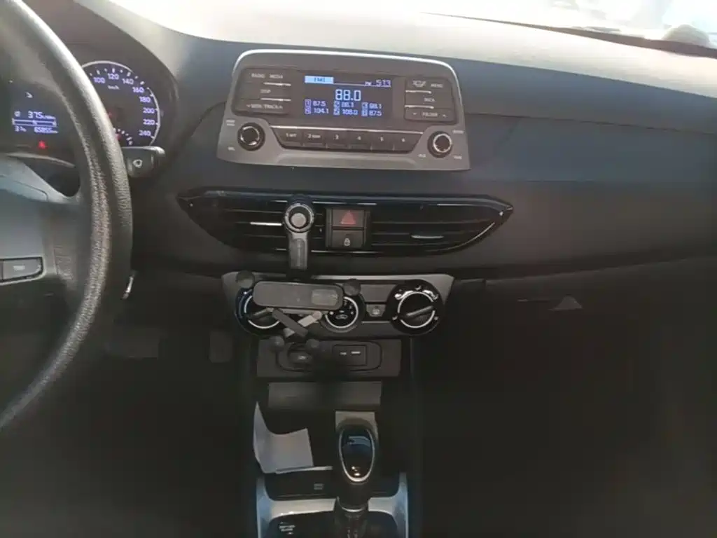 Hyundai Elantra — миниатюра 13