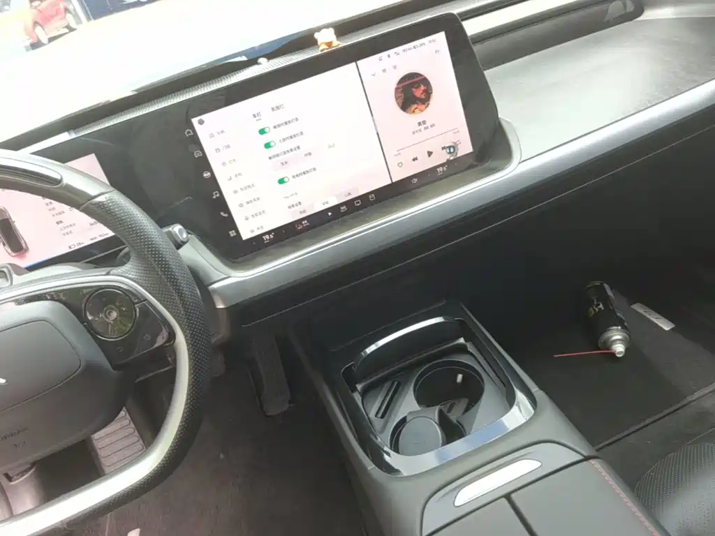 XPeng P7 — миниатюра 13
