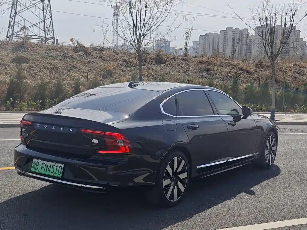 VOLVO S90 PLUG IN HYBRID