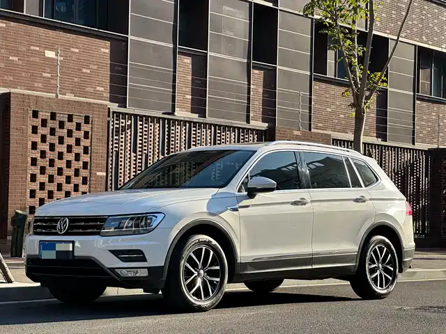 VOLKSWAGEN TIGUAN L 2017