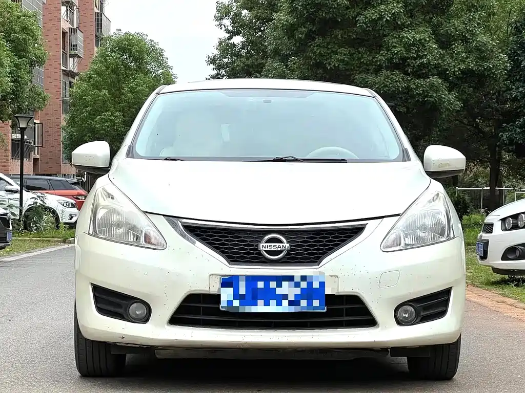 Nissan Tiida — миниатюра 2