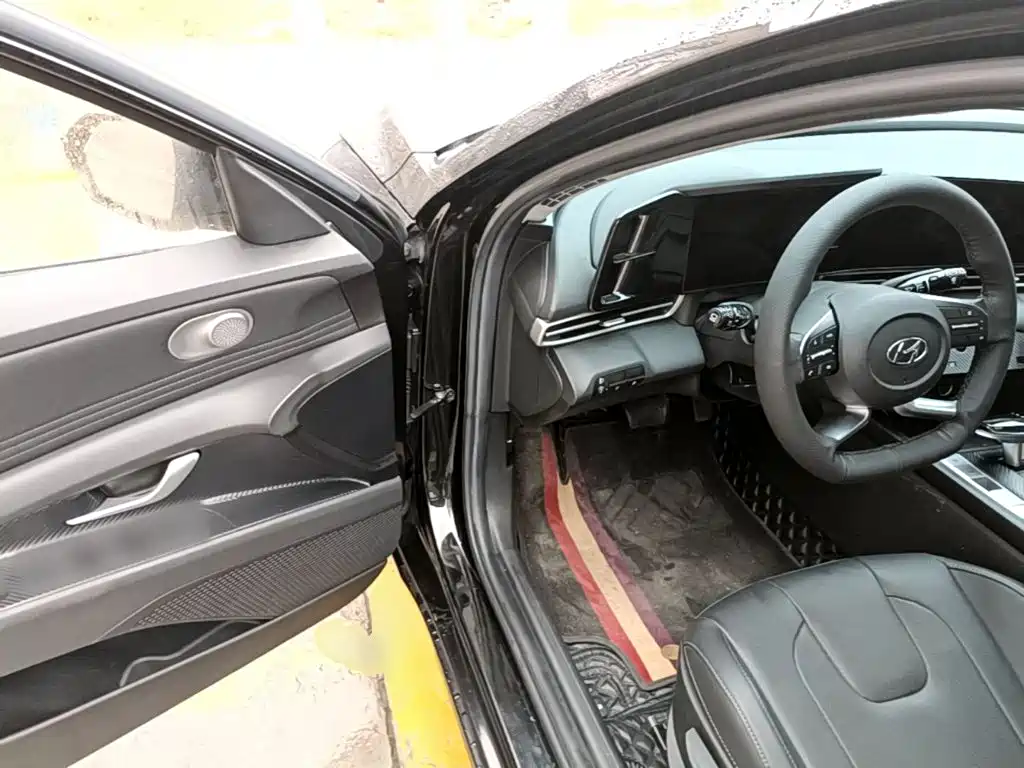 Hyundai Elantra — миниатюра 16