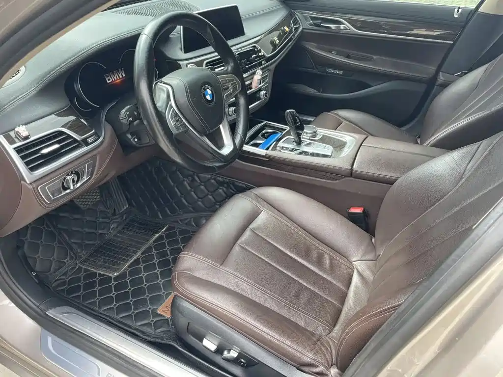 BMW 7 Series — миниатюра 8