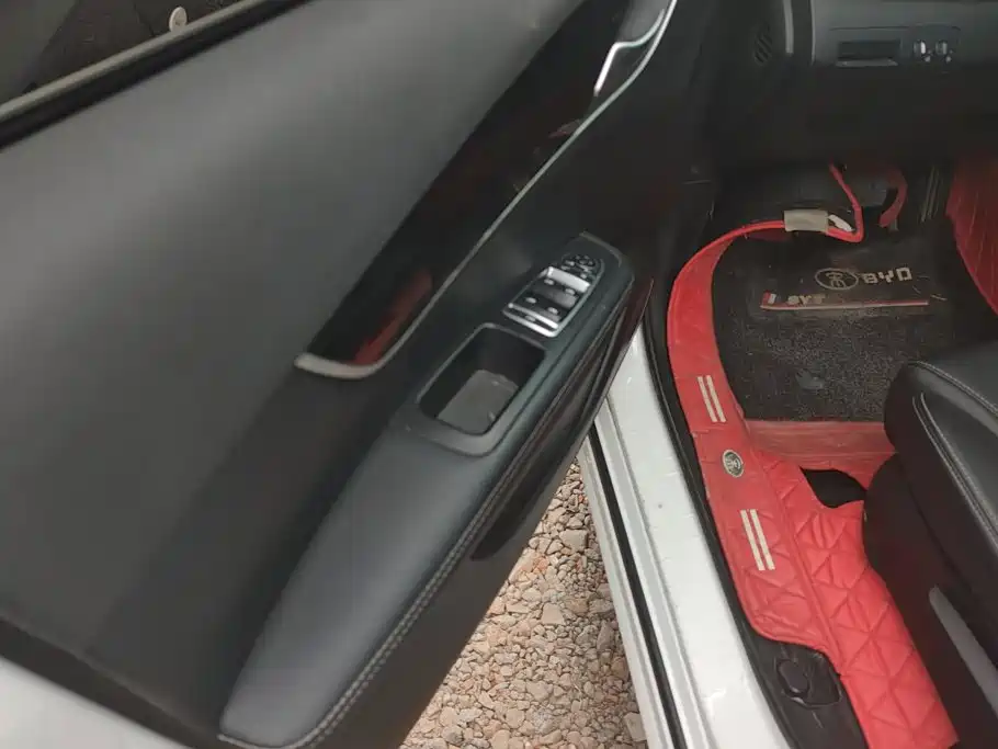 BYD MAX — миниатюра 7