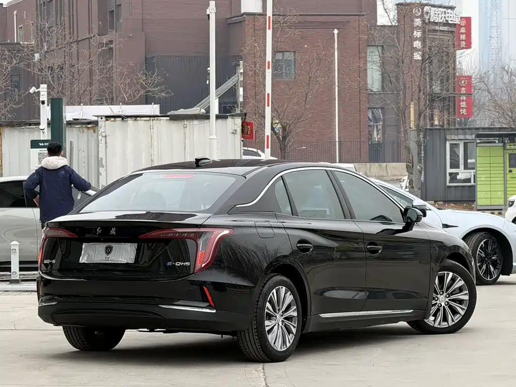 Hongqi HONGQI E QM5