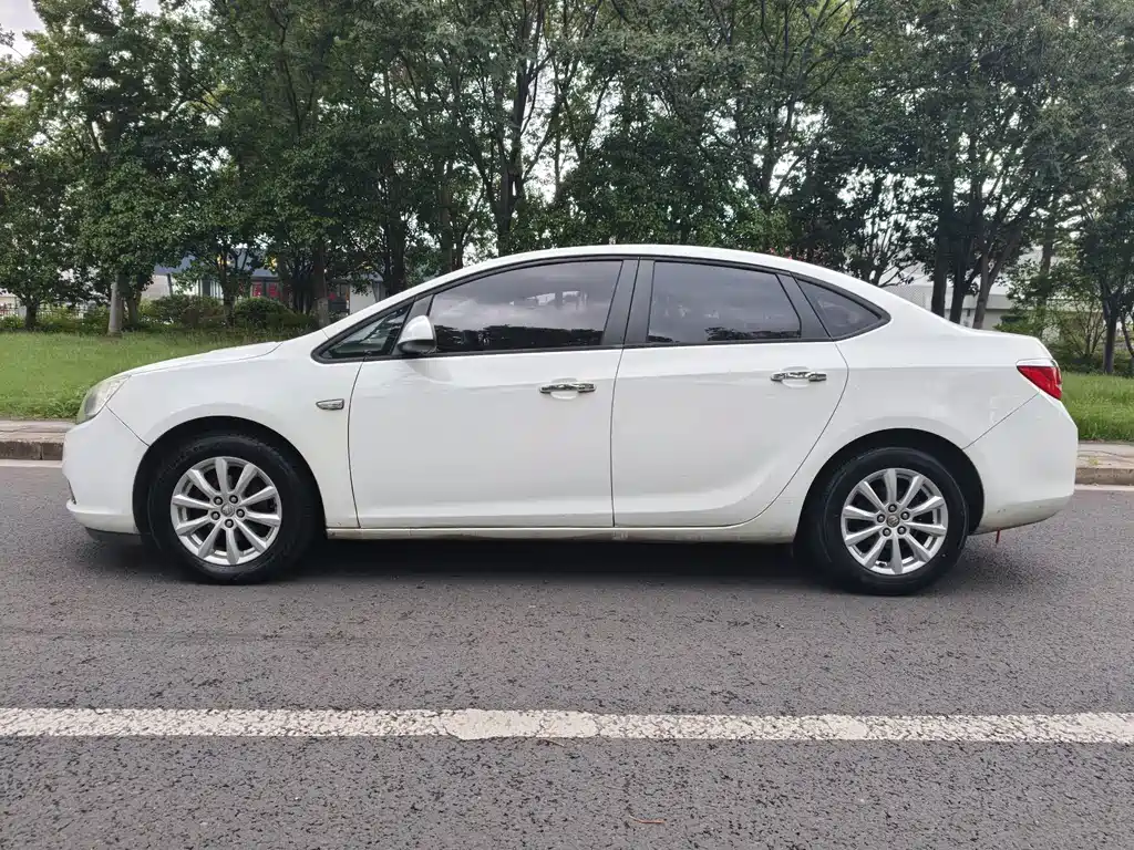 Buick Excelle — миниатюра 3