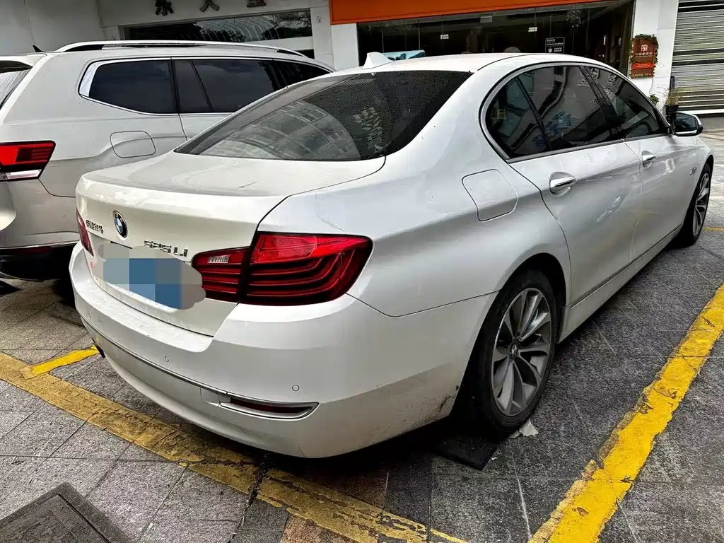 BMW 5 Series — миниатюра 3