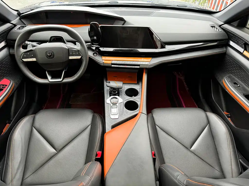 Changan UNI-V 2022 1.5T Luxury
