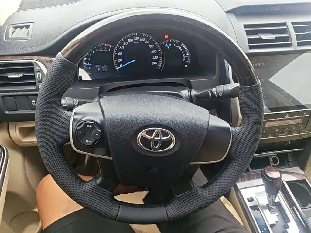 Toyota Camry — миниатюра 11