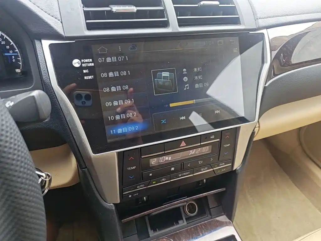 Toyota Camry — миниатюра 13
