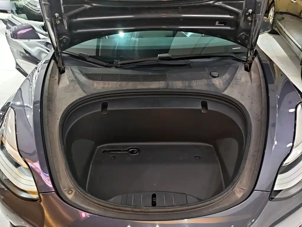Tesla Model 3 — миниатюра 20