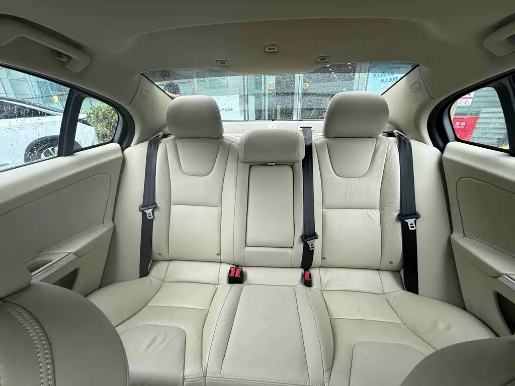 Volvo S60 (Import) — миниатюра 27