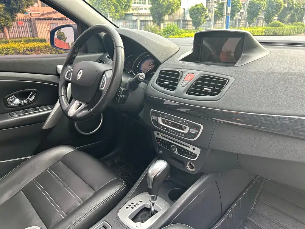 Renault Fluence — миниатюра 18