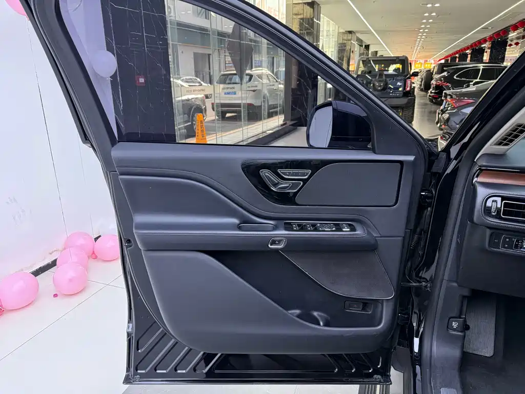 Lincoln Aviator — миниатюра 14